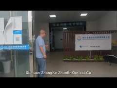 Centro fazendo à máquina dos elementos óticos de ZEIT